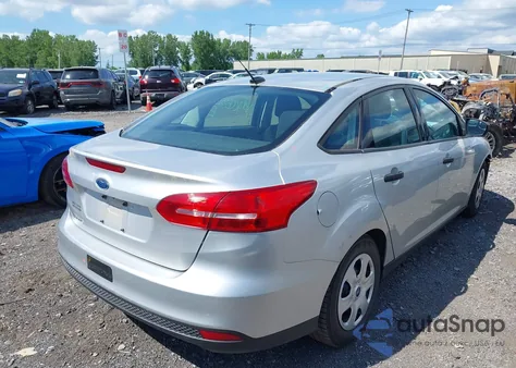 2016 Ford Focus S z USA, uszkodzony, nr VIN 1FADP3E2XGL208104
